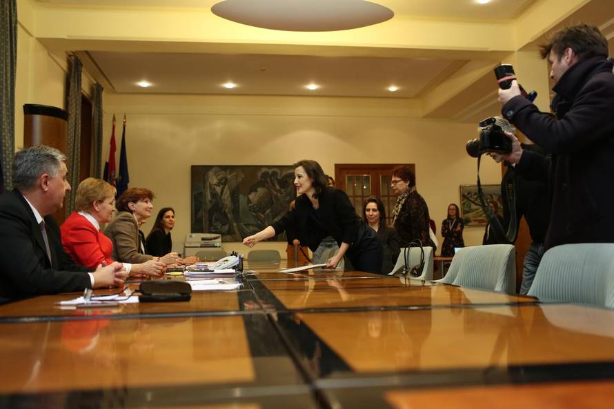 Zagreb: Dalija Orešković predala potpise u DIP u posljednjim trenucima zakonskog roka