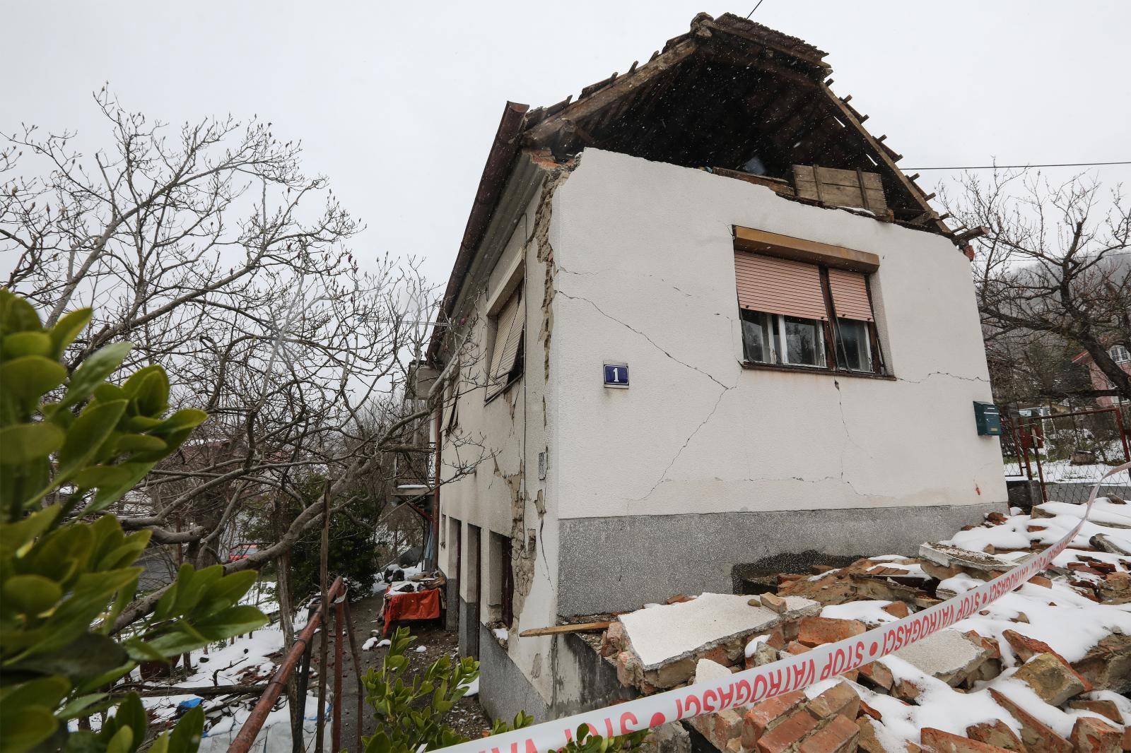 Epicentar: Svaka druga kuća za rušenje, kao da je meteor pao...