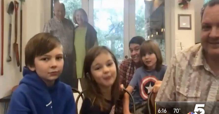 Djed i baka smislili način kako da posjete obitelj za blagdane