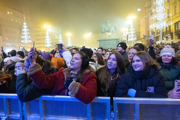Zagreb: Koncert Hiljsona Mandele na glavnom gradskom trgu