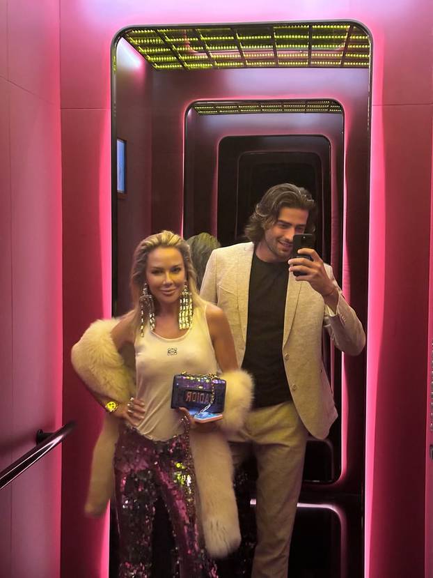 Za njih nema hladnoće i magle! Šime i Maja u badićima pozirali kraj bazena, 'padali' i zagrljaji