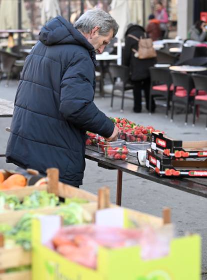 Jagode su stigle u Zagreb: Na Dolcu jedna mjerica već za euro