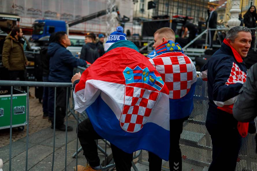 Zagreb: Počelo okupljanje građana za svečani doček rukometnih reprezentativaca nakon osvojene bronce na Europskom prvenstvu