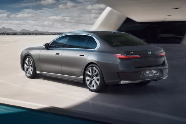 FOTO Ovo je vozni park Kyliana Mbappéa: Izgleda impresivno, ali ne vozi nijedan od ovih auta!