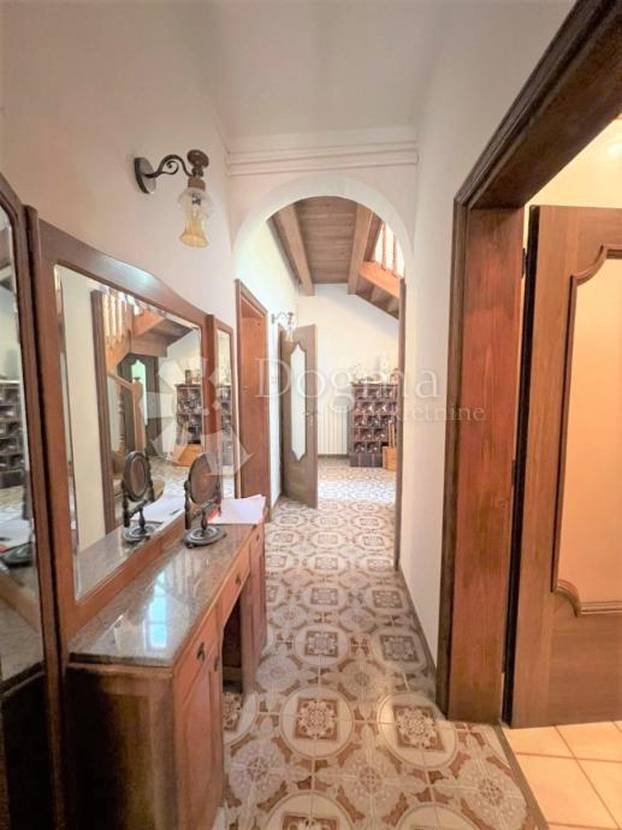 FOTO Kao iz starog romantičnog filma: Pogledajte ovu bajkovitu rustikalnu vilu u Labinu