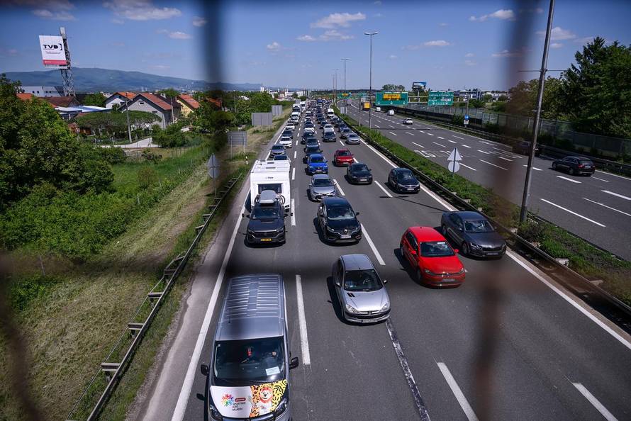 Zagreb: Gužve na naplatoj kućici Lučko zbog produženog vikenda