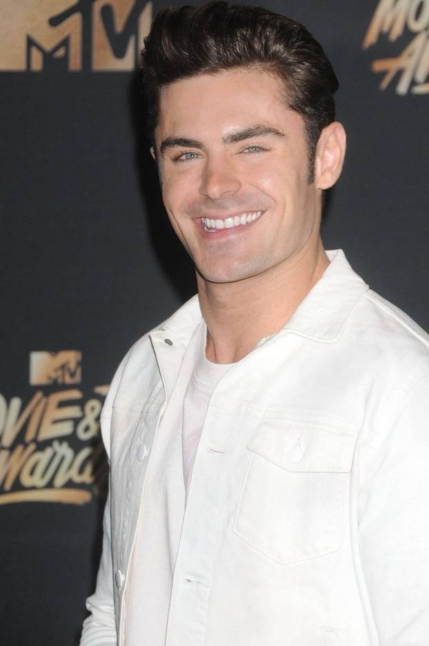 Los Angeles: Dolazak poznatih na dodjelu MTV Movie And TV  nagrada 