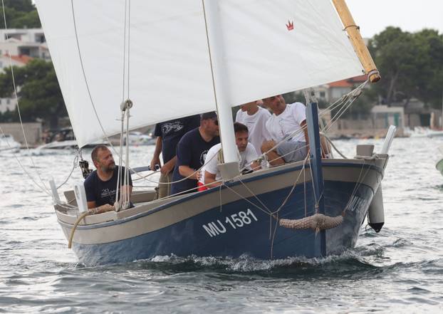 FOTO Čuvari stoljetne tradicije: Drveni brodovi utrkivali se na 'Regati za dušu i tilo' u Betini