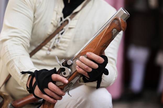 Stoljećima stara tradicija pucanja iz kubura na Uskrsni ponedjeljak u Velikom Taboru