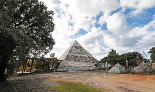 FOTO Pogledajte u kakvom je stanju kultna pulska Piramida