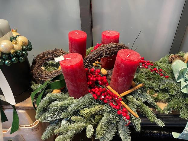 FOTO Pogledajte kakvih sve vjenčića ima po Zagrebu, neki 'dizajnerski' dođu i 400 eura