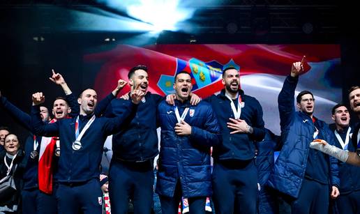 Ovako je lani izgledao do&ccaron;ek rukometa&scaron;a. Cijeli Trg je gorio!