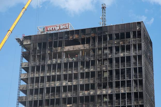 Zagreb: Uklanjanje natpisa Večernji list sa zgrade Vjesnika