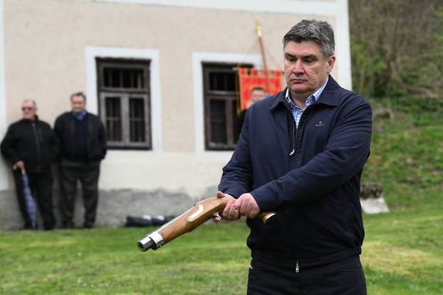 Pregrada: Predsjednik Milanović pucao iz pištola
