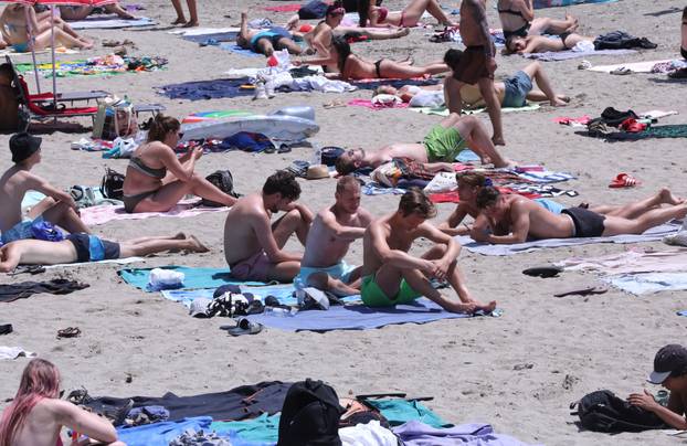 Split: Partijaneri s Ultre potražili osvježenje na Bačvicama 