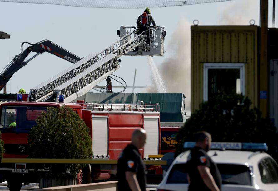 Zagreb: Izbio je požar pored odlagališta otpada na Jakuševcu