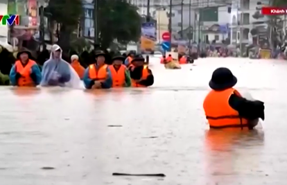 Poplave su ubile najmanje 90 ljudi u Vijetnamu, 12 nestalih