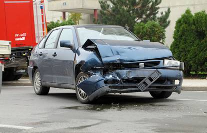 Zaprešić: Vozio pijan, udario u Opel, ozlijedio sebe i ženu (33)