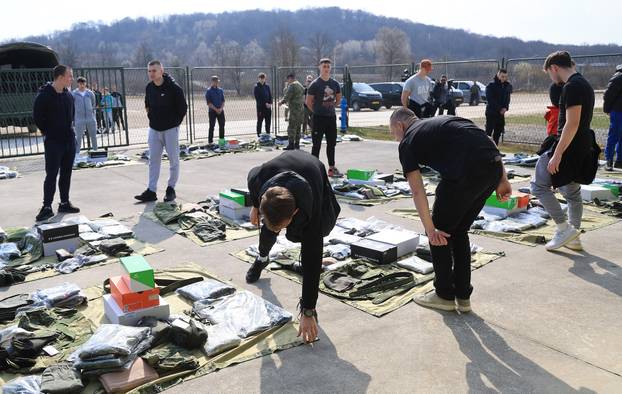 Ministar Anušić i general Kundid na prvom danu TVO-a na Slunju