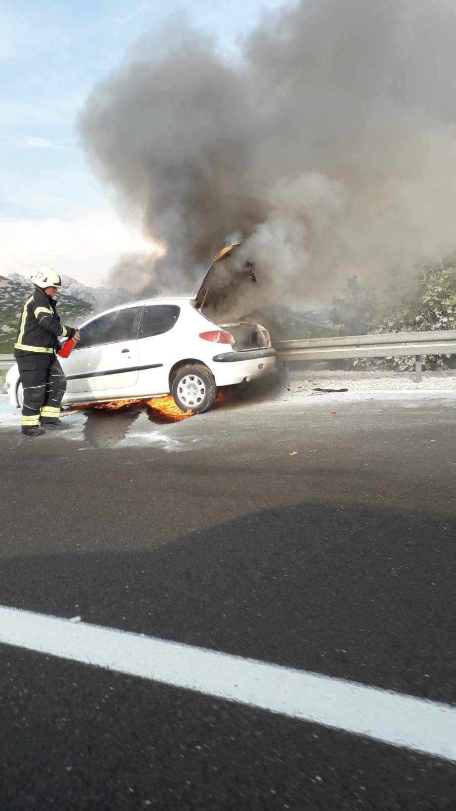 Gorio je automobil kraj tunela Sv. Rok: 'Obitelj je preplašena'