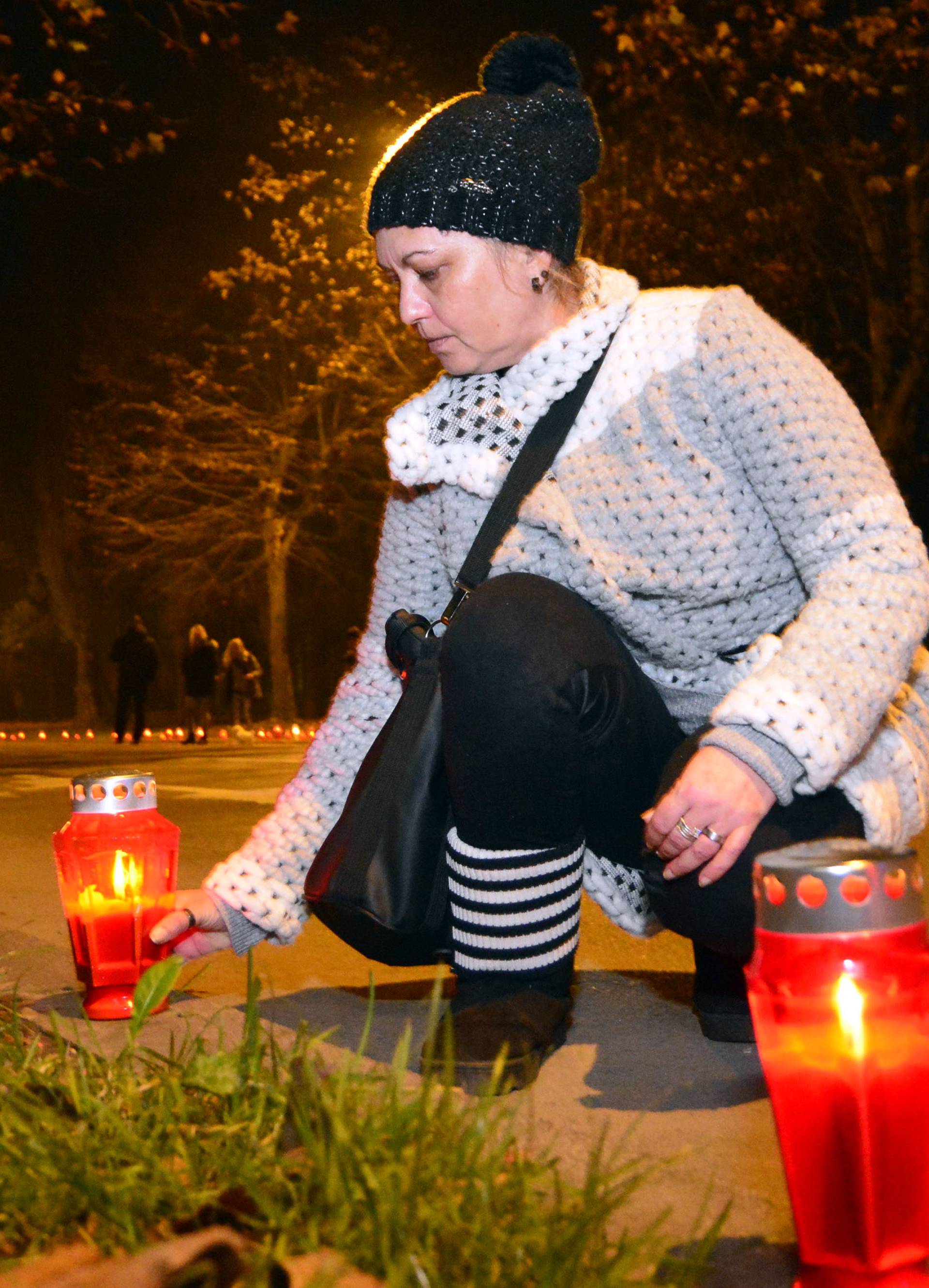 Odaju počast: Diljem Hrvatske građani pale svijeće za Vukovar