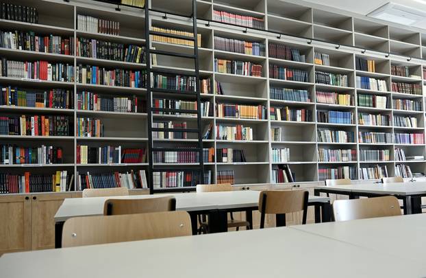 Zagreb: Gradonačelnik sa suradnicima obišao obnovljenu Gornjogradsku gimnaziju