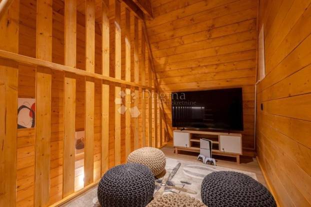 FOTO Ova vila na malom brežuljku u Delnicama nudi luksuz i užitke cijele godine