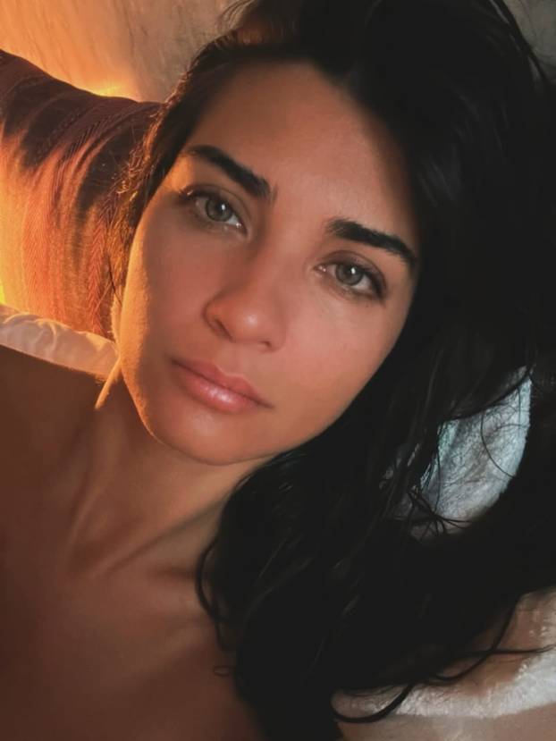 FOTO Sve ljepša i ljepša! 'Asi' je publiku osvojila dugom crnom kosom. Evo kako sada izgleda