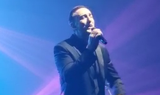 VIDEO Sergej Ćetković u Đakovu otvorio je koncert Massimovom pjesmom: Pjevamo sve za njega