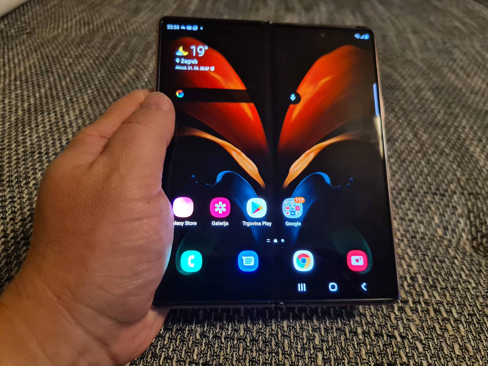 Isprobali smo Samsung Galaxy Z Fold 2: Preklopna uživancija