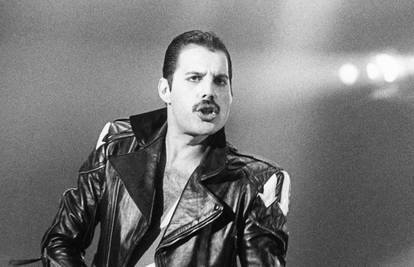 Predmeti iz privatne kolekcije Freddieja Mercurya u prodaji: Kostimi, slike, lepeze, jakne...