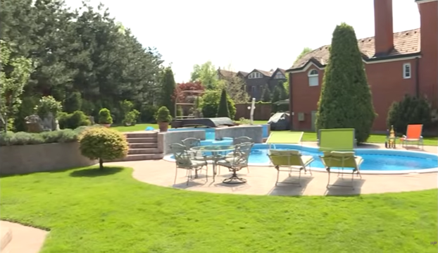 Sve pršti od luksuza: Lepa Brena prodaje vilu Aleksandri Prijović. Evo kako izgleda raskošna kuća