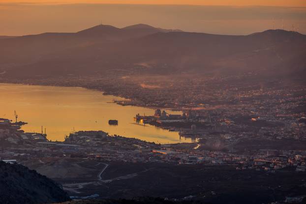 Pogled na zalazak sunca i Split
