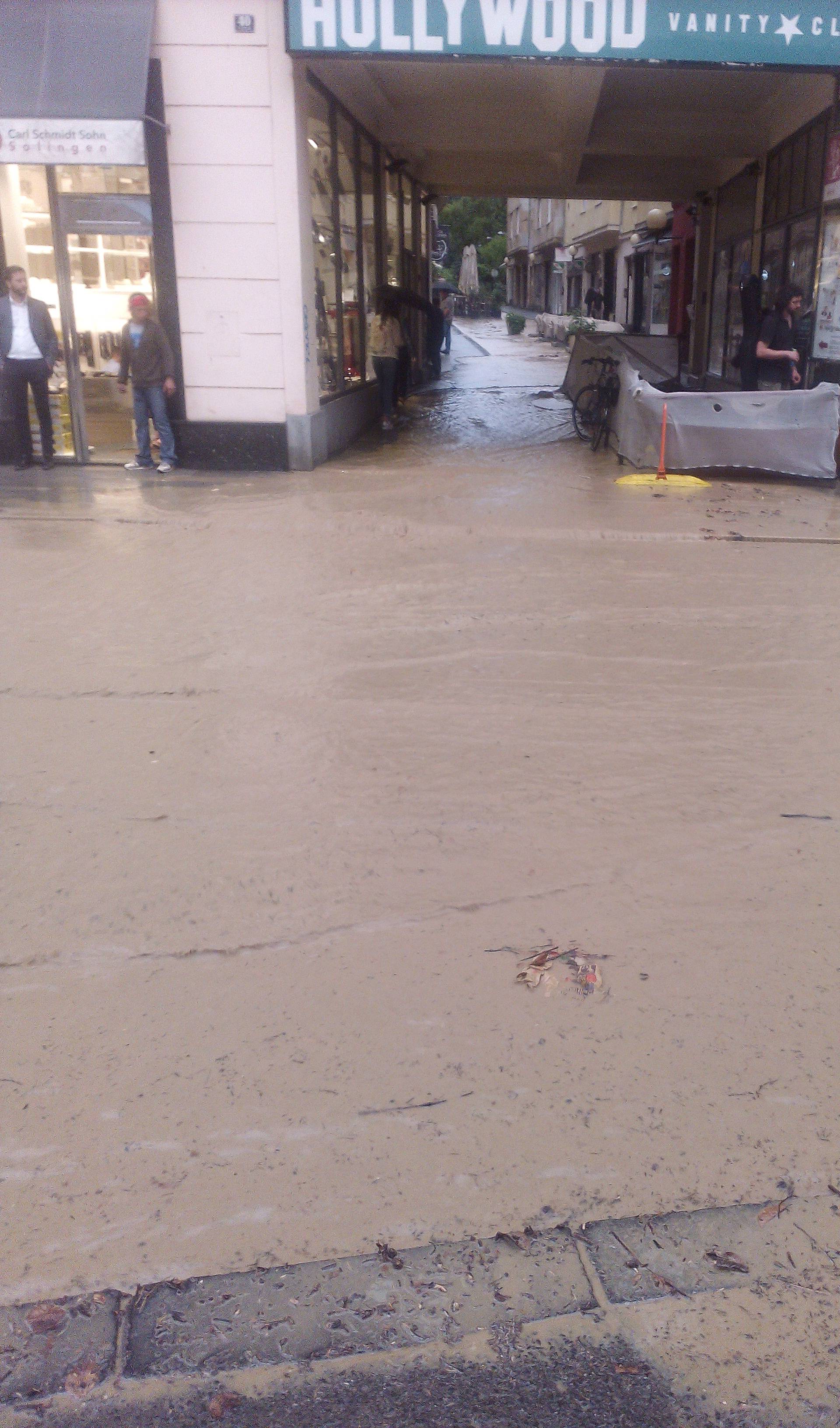 Zagorje je poharala tuča, a u Zagrebu poplave zbog pljuska