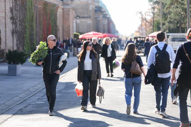 Zagreb: Svi sveti groblja poznatih osoba