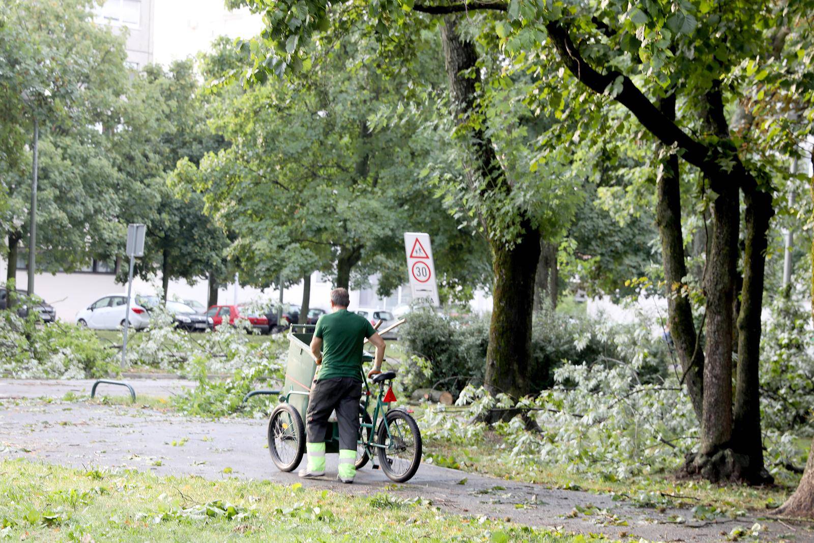 Zagreb: Posljedice oluje i dalje vidljive na ulicama