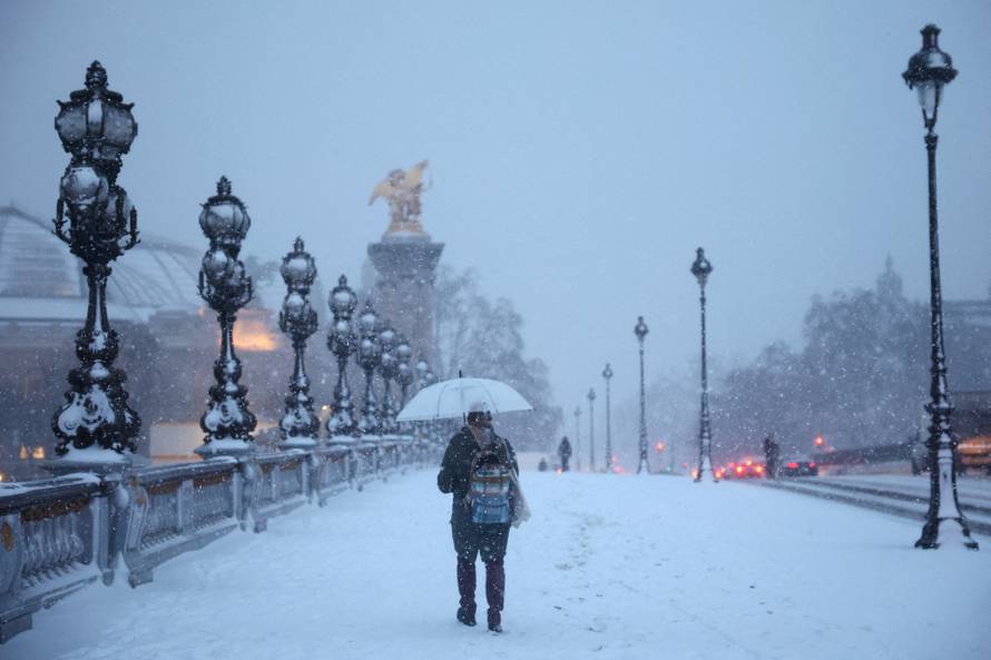 Snow and freezing temperatures in Paris