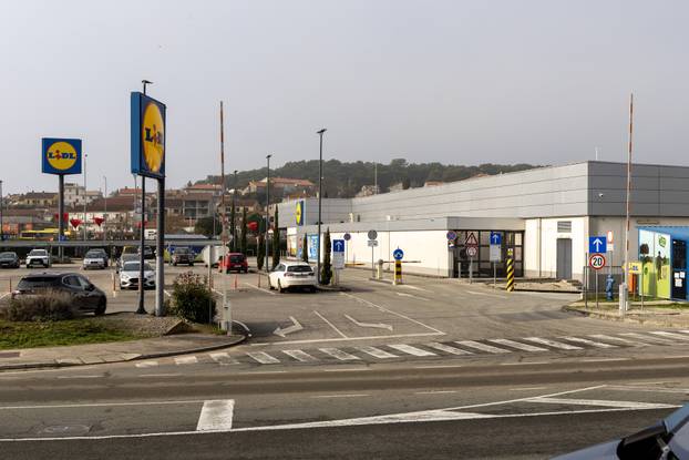 Pula: Trgovački centri prazni tijekom drugog bojkota