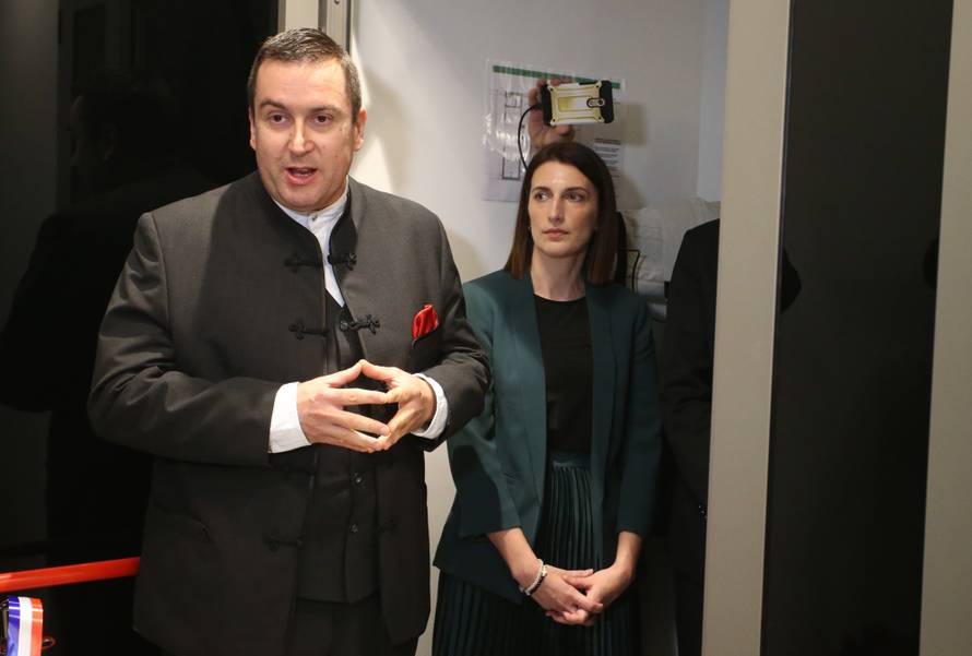 Split: Planetarij na Pomorskom fakultetu otvorila supruga nestalog kapetana Dine Miškića