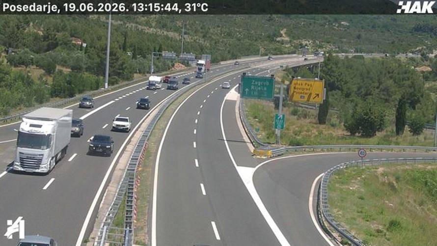 FOTO Skratili petak i požurili na produženi vikend: Ogromna gužva kod Lučkog prema moru