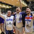 FOTO Luda fešta nakon Alkarova prolaska u finale! Bulj probijao ogradu i slavio s košarkašima...
