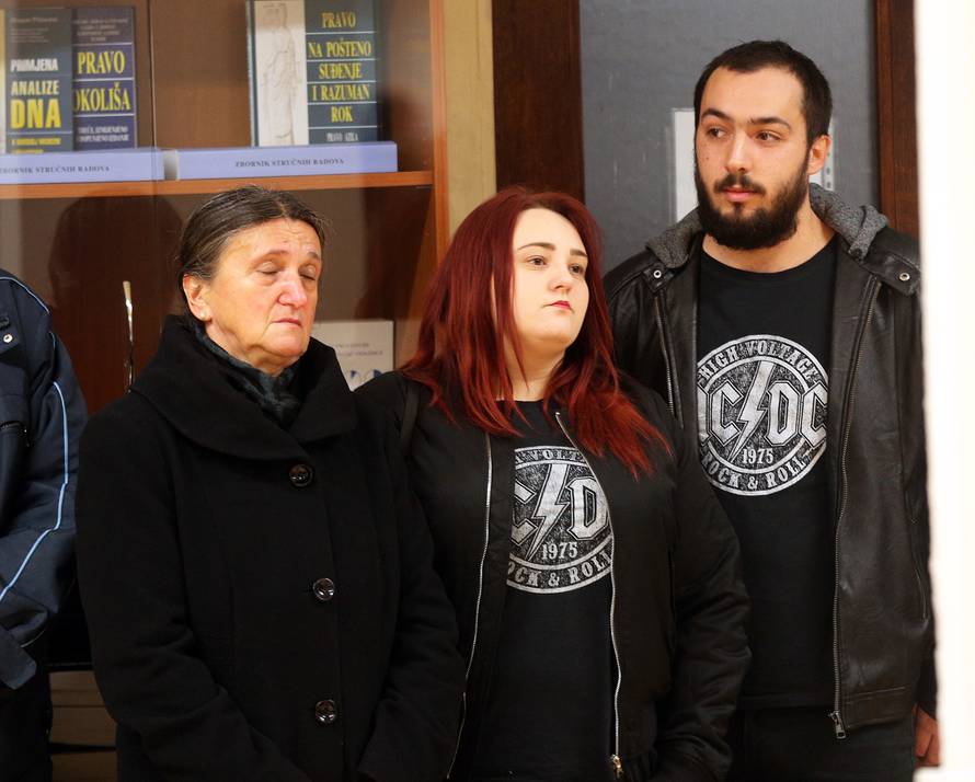 'Teta Jasmina gurnula je djeda Fredija, proletio je kroz staklo'