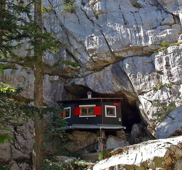 FOTO Pogledajte 10 najljepših hrvatskih planinarskih skloništa