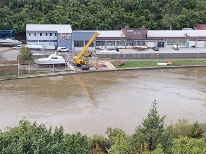 FOTO Sava se izlila iz korita u Zagrebu, Kupa raste i stvara nemile probleme u Karlovcu