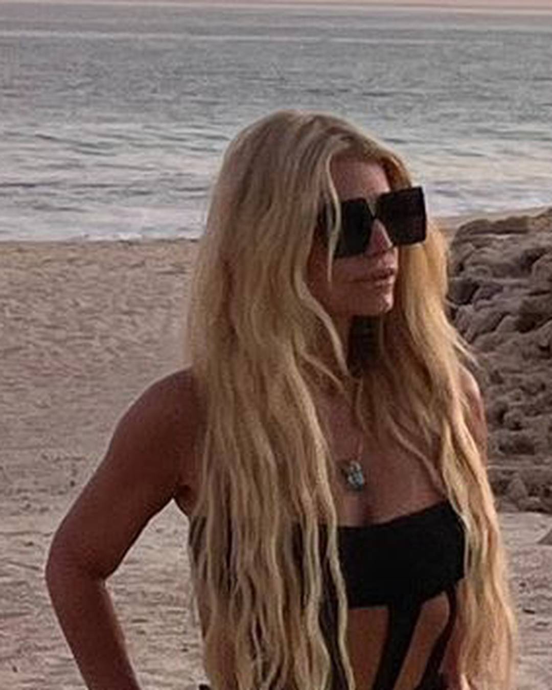 Jessica Simpson pokazala vitku figuru u jednodijelnom bikiniju: 'Nedostajat će mi sve ovo, ali...'