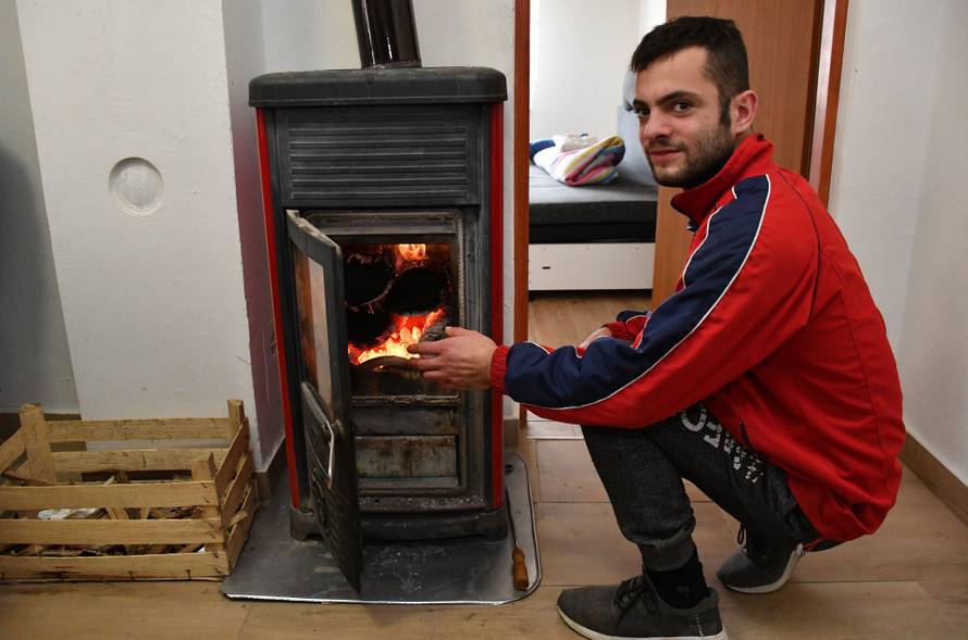 Slavonski Brod - Samohrani otac Antonio Fogadić koji skrbi o sestero djece.