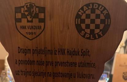 Vukovarci darivali Hajduk uoči utakmice. Slavonija u bijelom