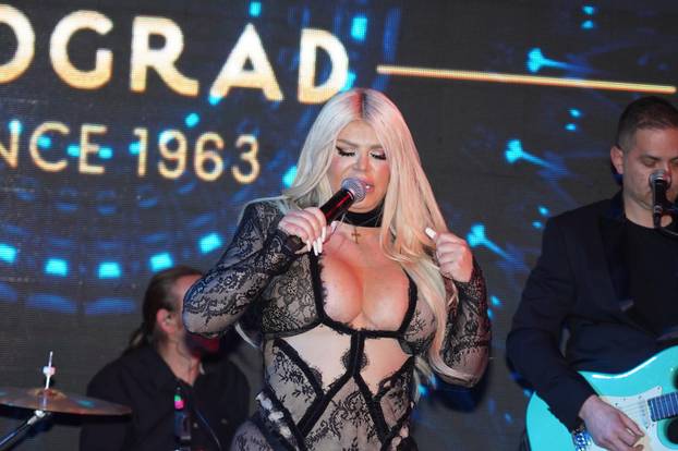 Beograd: Dara Bubamara za doček Srpske Nove godine pjevala u restoranu Nacionalna klasa