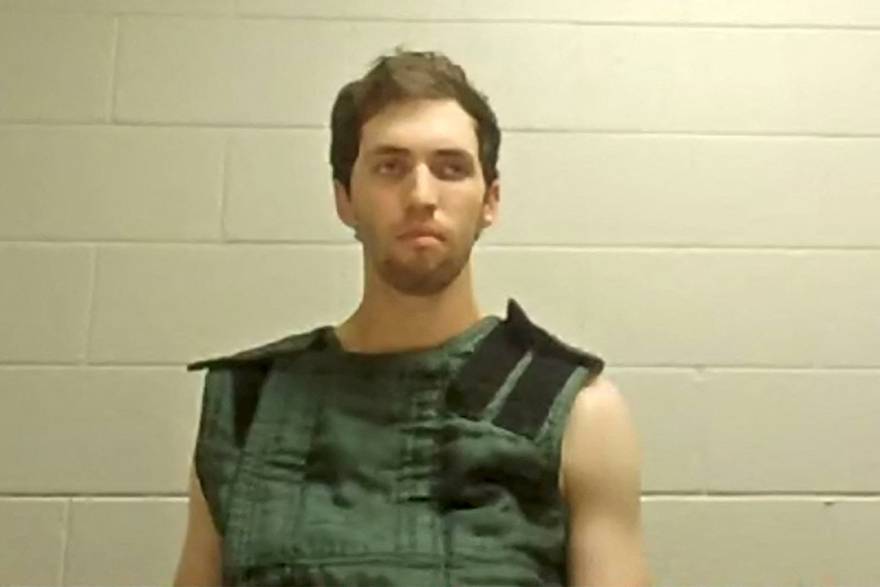Osumnjičenik za ubojstvo Charlieja Kirka pojavio se na sudu putem video snimke iz zatvora