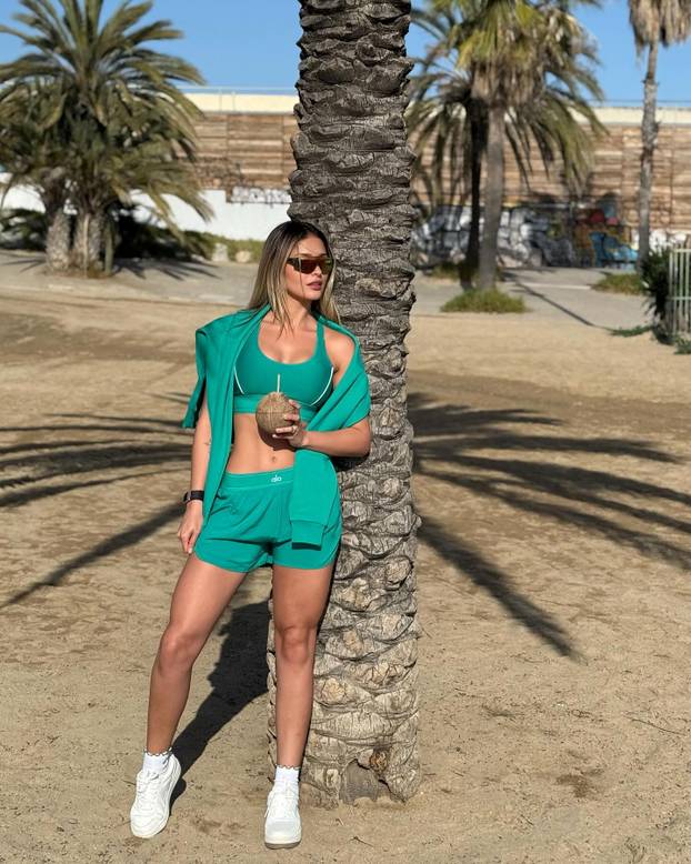 FOTO Igrač Barcelone osam je godina bio 'samo prijatelj' pa ipak osvojio atraktivnu plavušu